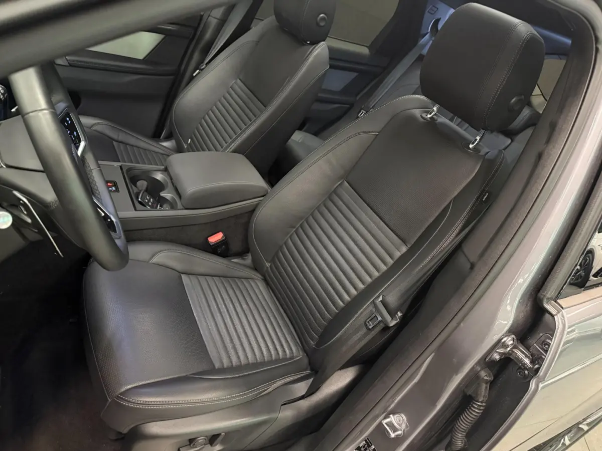 1.5 P300e AWD R-DYNAMIC 19DKM!! SOH-97,5%/ PANO/NAVI/V-COCKPIT/DAB/CARPLAY/LED/CAM/M-STOELEN///