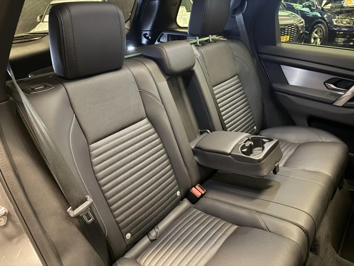 1.5 P300e AWD R-DYNAMIC 19DKM!! SOH-97,5%/ PANO/NAVI/V-COCKPIT/DAB/CARPLAY/LED/CAM/M-STOELEN///
