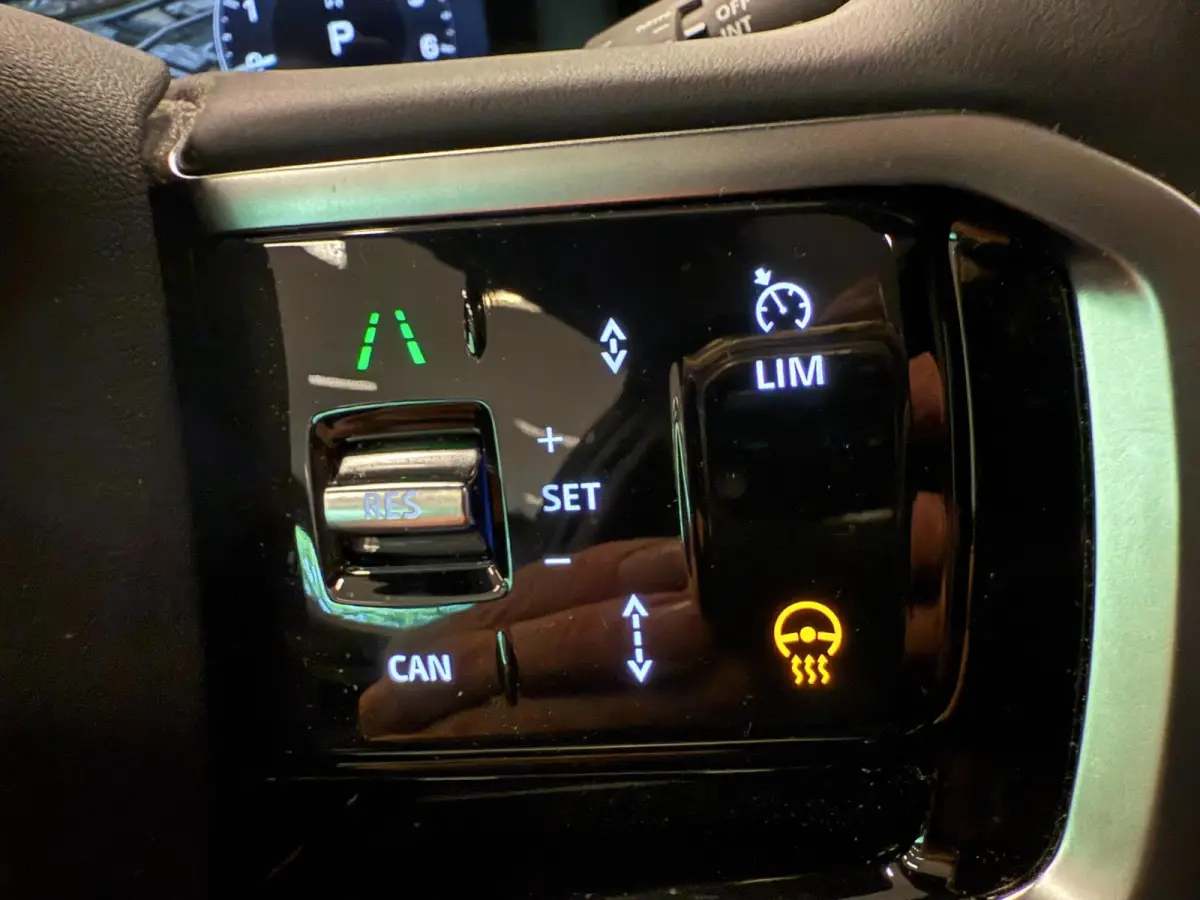 1.5 P300e AWD R-DYNAMIC 19DKM!! SOH-97,5%/ PANO/NAVI/V-COCKPIT/DAB/CARPLAY/LED/CAM/M-STOELEN///