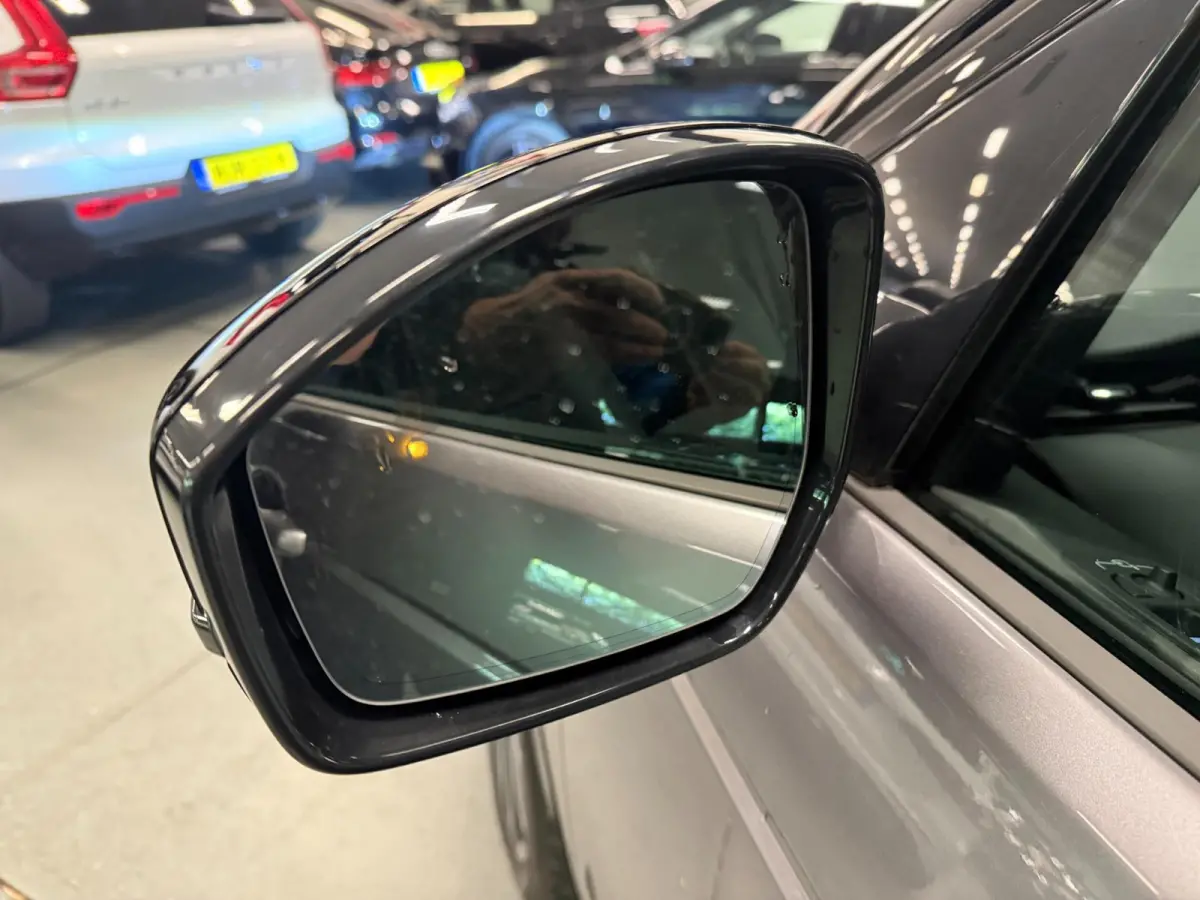 1.5 P300e AWD R-DYNAMIC 19DKM!! SOH-97,5%/ PANO/NAVI/V-COCKPIT/DAB/CARPLAY/LED/CAM/M-STOELEN///