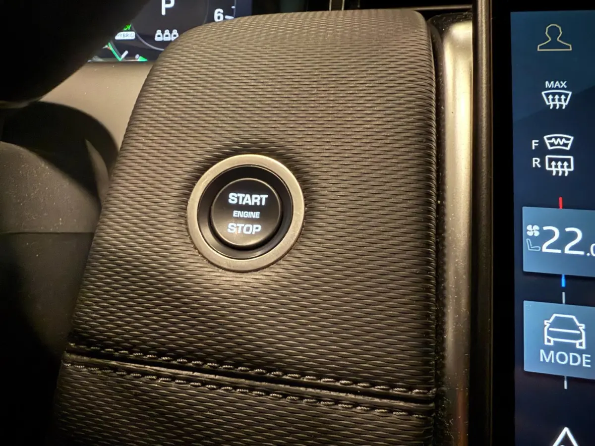 1.5 P300e AWD R-DYNAMIC 19DKM!! SOH-97,5%/ PANO/NAVI/V-COCKPIT/DAB/CARPLAY/LED/CAM/M-STOELEN///