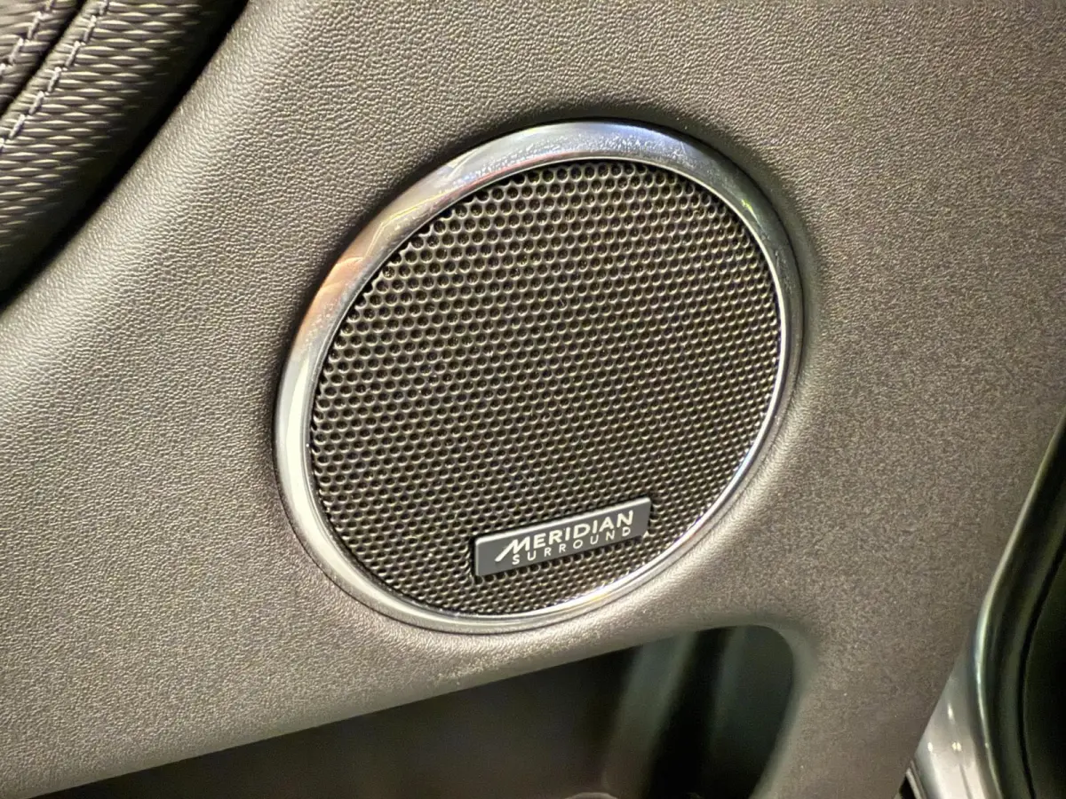 1.5 P300e AWD R-DYNAMIC 19DKM!! SOH-97,5%/ PANO/NAVI/V-COCKPIT/DAB/CARPLAY/LED/CAM/M-STOELEN///