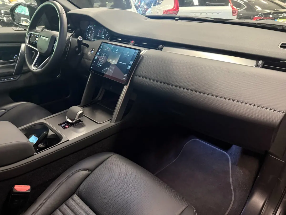 1.5 P300e AWD R-DYNAMIC 19DKM!! SOH-97,5%/ PANO/NAVI/V-COCKPIT/DAB/CARPLAY/LED/CAM/M-STOELEN///