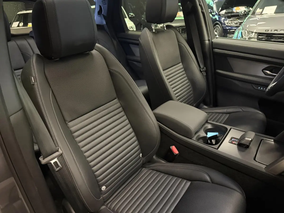 1.5 P300e AWD R-DYNAMIC 19DKM!! SOH-97,5%/ PANO/NAVI/V-COCKPIT/DAB/CARPLAY/LED/CAM/M-STOELEN///
