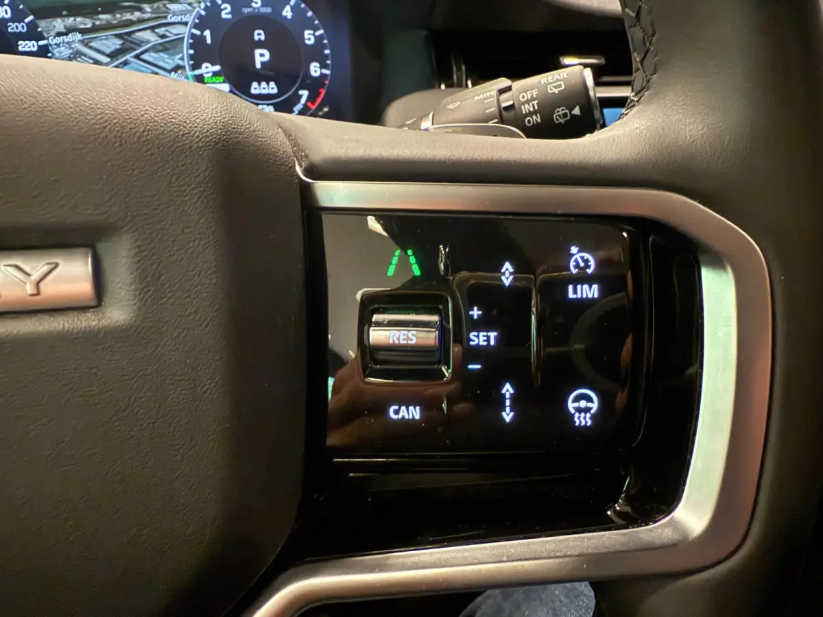 1.5 P300e AWD R-DYNAMIC 19DKM!! SOH-97,5%/ PANO/NAVI/V-COCKPIT/DAB/CARPLAY/LED/CAM/M-STOELEN///