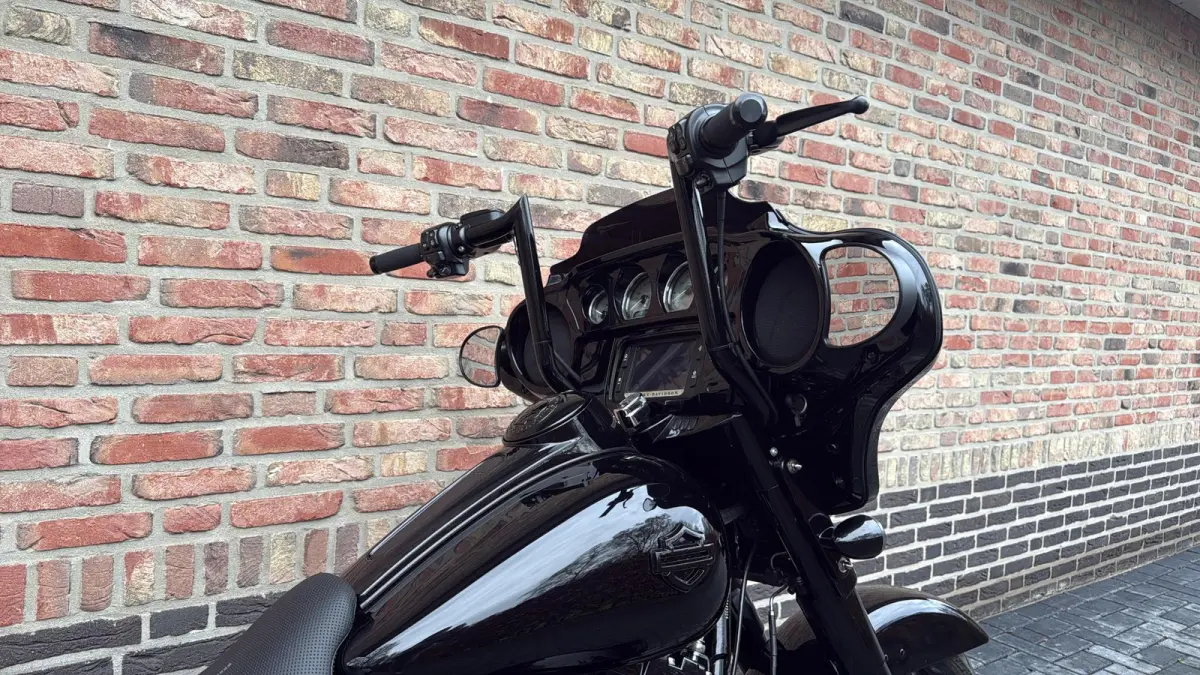 FLHX Streetglide Street Glide Black Out CVO