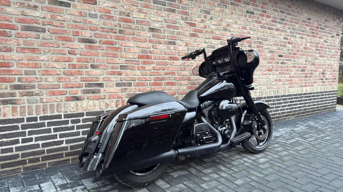FLHX Streetglide Street Glide Black Out CVO