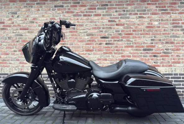 FLHX Streetglide Street Glide Black Out CVO