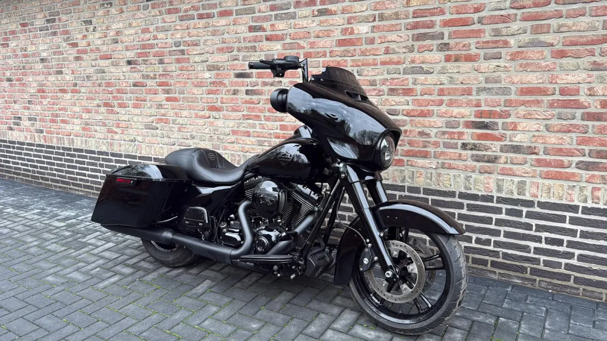 FLHX Streetglide Street Glide Black Out CVO