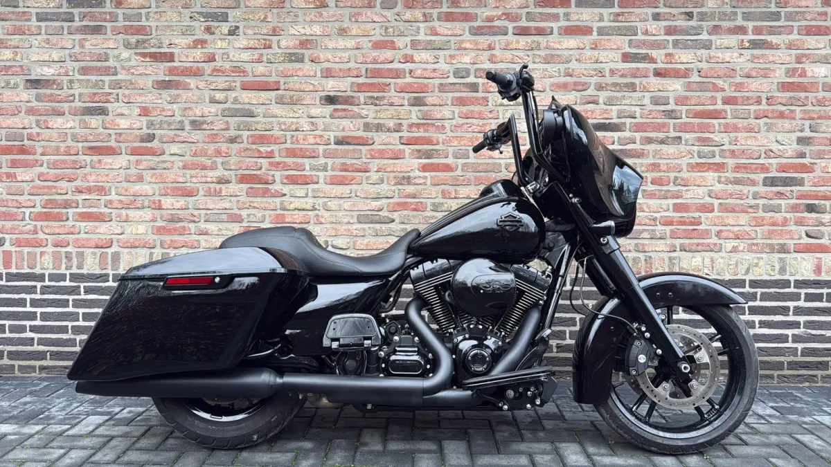 FLHX Streetglide Street Glide Black Out CVO