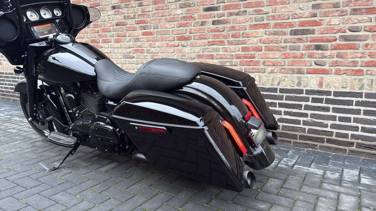 FLHX Streetglide Street Glide Black Out CVO
