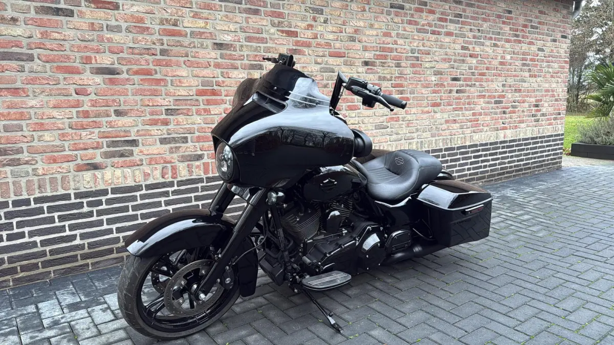 FLHX Streetglide Street Glide Black Out CVO