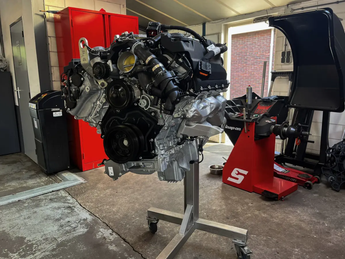 5.0 V8 SC Autobiography 510PK - Nieuwe Motor! Youngtimer, Airco, Afn. trekhaak, Elek. Verw. stoelen, Navi, Facelift!