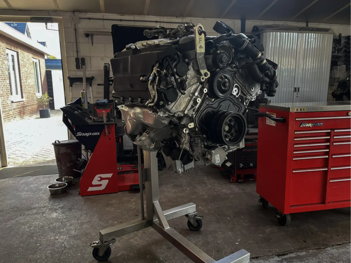 5.0 V8 SC Autobiography 510PK - Nieuwe Motor! Youngtimer, Airco, Afn. trekhaak, Elek. Verw. stoelen, Navi, Facelift!