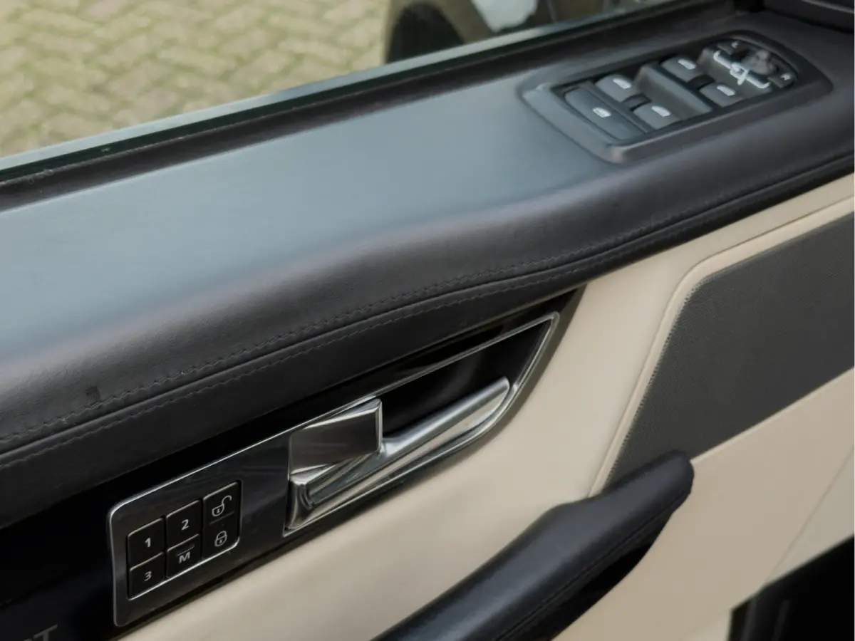 5.0 V8 SC Autobiography 510PK - Nieuwe Motor! Youngtimer, Airco, Afn. trekhaak, Elek. Verw. stoelen, Navi, Facelift!