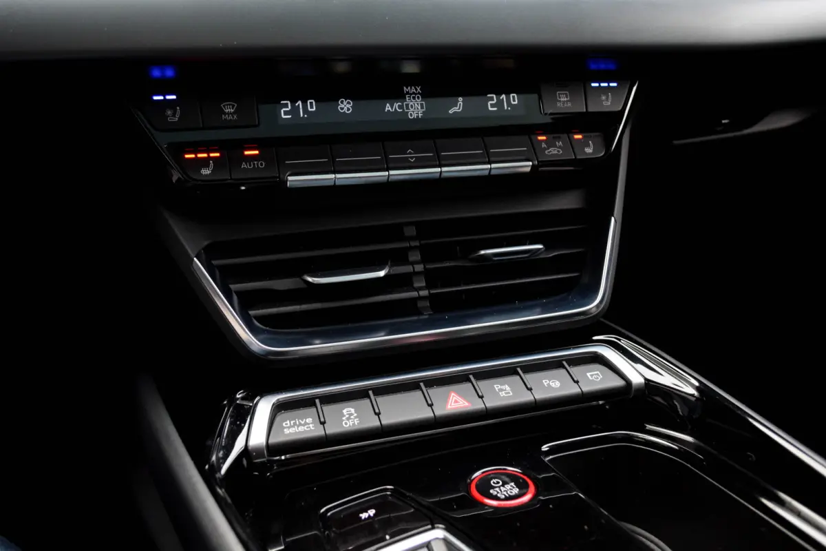 Quattro / RS Design Interieur/ B&O/ Panoramadak/ Luchtvering