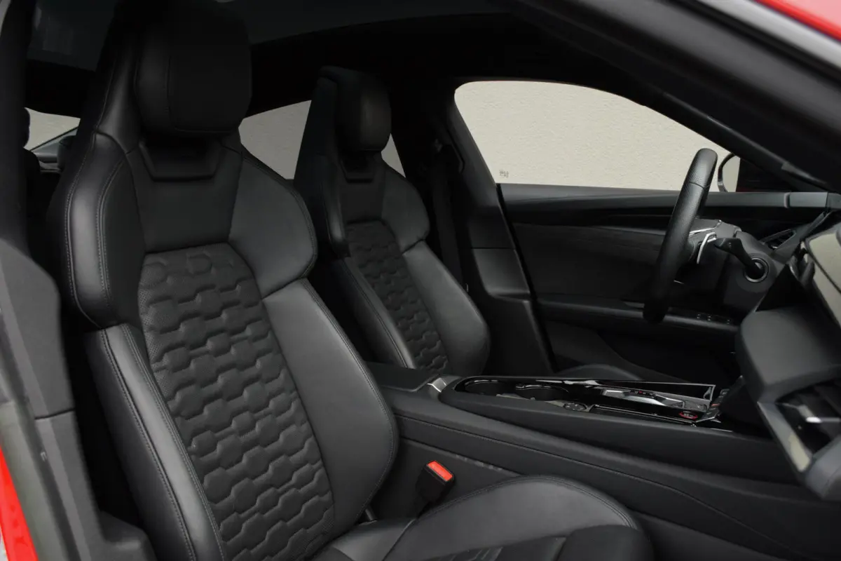 Quattro / RS Design Interieur/ B&O/ Panoramadak/ Luchtvering