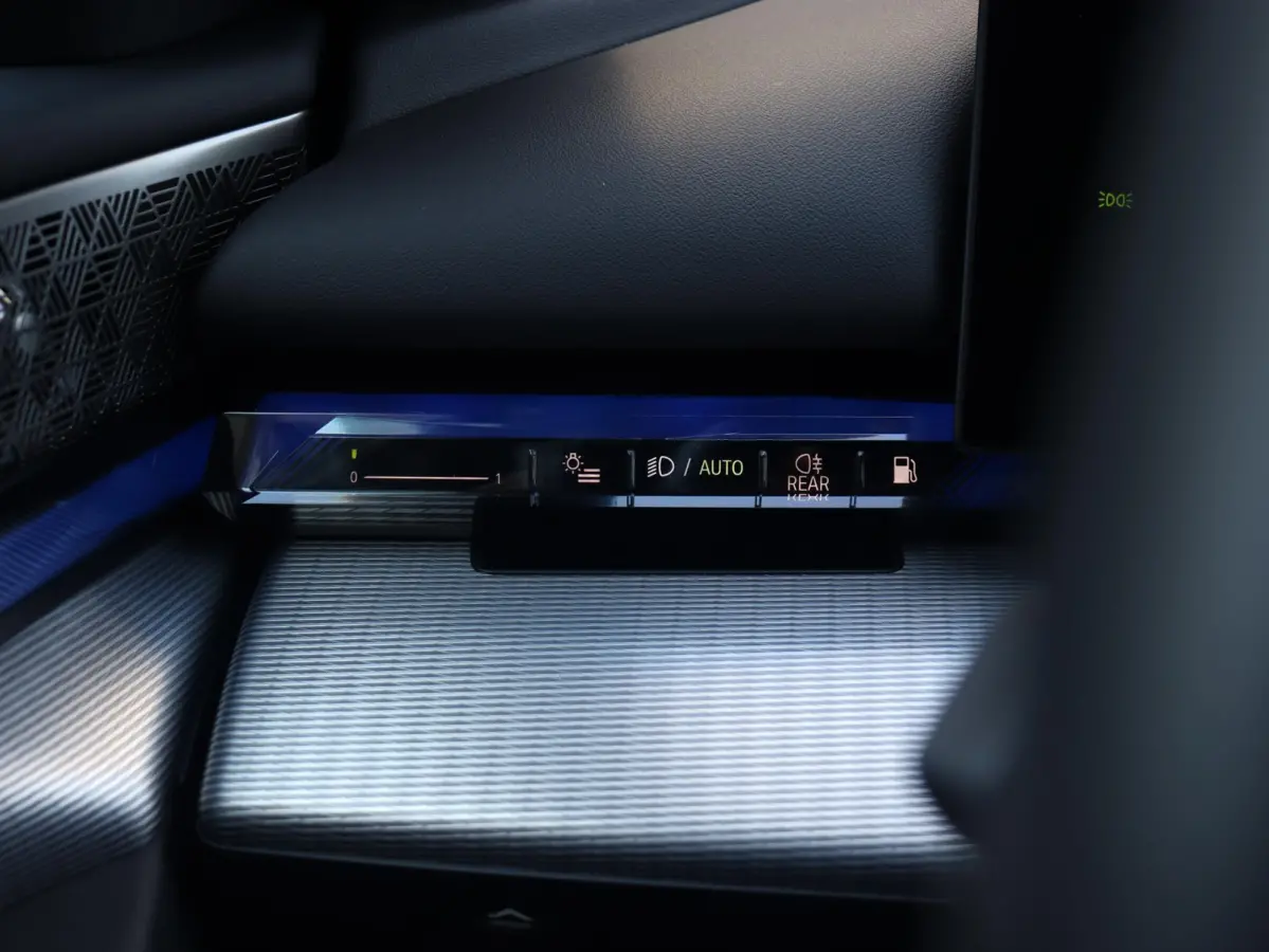 Sedan | SoH 100% | High Executive | Driving Assistant Prof. | Carbon Exterieur Pakket | Trekhaak | M Drivers Pack | Parking Assistant Prof. | Bowers & Wilkins | Head-Up | 20/21'' LMV |