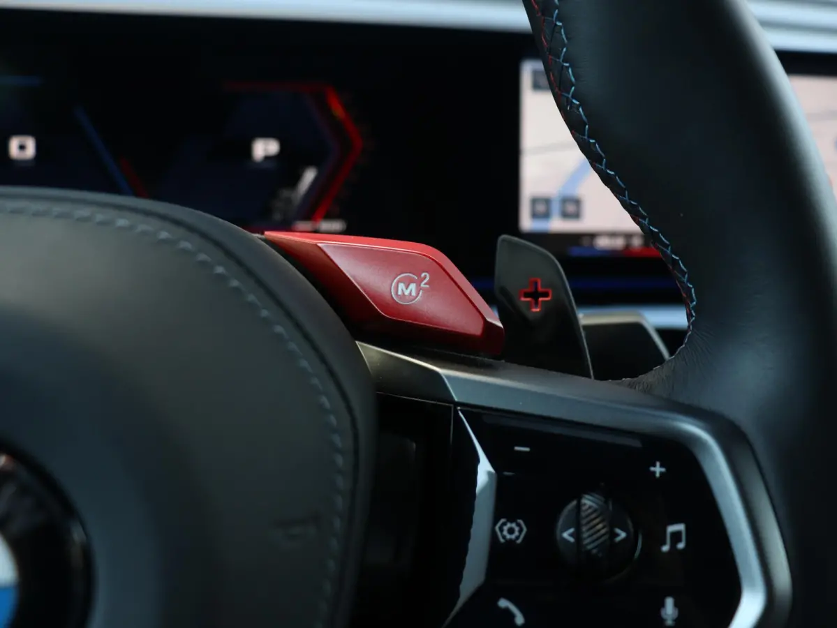 Sedan | SoH 100% | High Executive | Driving Assistant Prof. | Carbon Exterieur Pakket | Trekhaak | M Drivers Pack | Parking Assistant Prof. | Bowers & Wilkins | Head-Up | 20/21'' LMV |