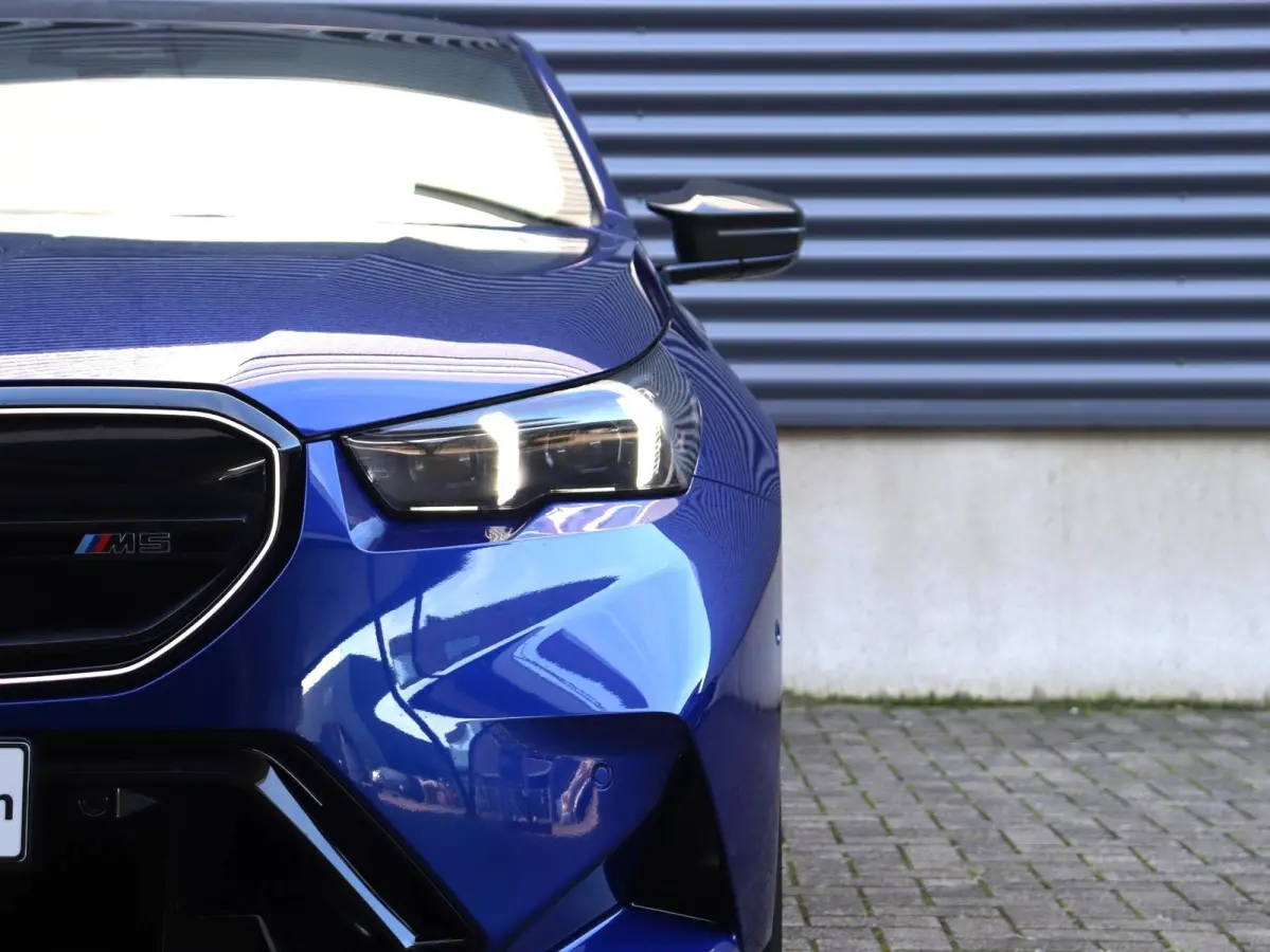 Sedan | SoH 100% | High Executive | Driving Assistant Prof. | Carbon Exterieur Pakket | Trekhaak | M Drivers Pack | Parking Assistant Prof. | Bowers & Wilkins | Head-Up | 20/21'' LMV |