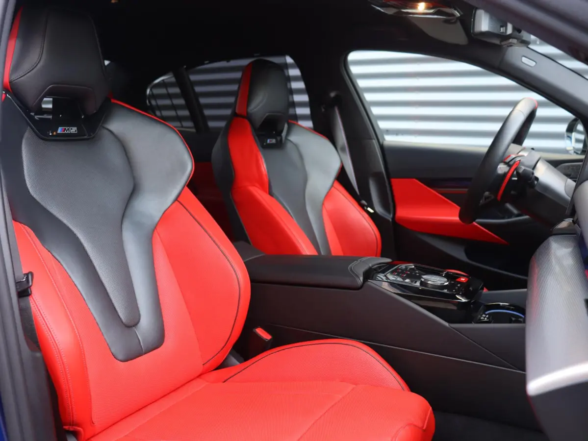 Sedan | SoH 100% | High Executive | Driving Assistant Prof. | Carbon Exterieur Pakket | Trekhaak | M Drivers Pack | Parking Assistant Prof. | Bowers & Wilkins | Head-Up | 20/21'' LMV |