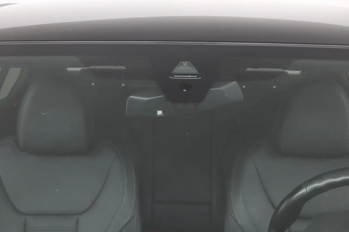 320e Business Edition Plus | SOH 89% | M Sportstuur | M Shadow Line | M Hemelbekleding Anthrazit | Stoelverwarming | Camera | HiFi Systeem | Leder |