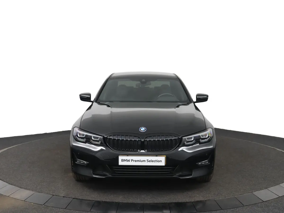 320e Business Edition Plus | SOH 89% | M Sportstuur | M Shadow Line | M Hemelbekleding Anthrazit | Stoelverwarming | Camera | HiFi Systeem | Leder |