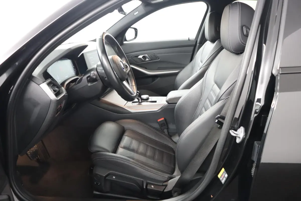 320e Business Edition Plus | SOH 89% | M Sportstuur | M Shadow Line | M Hemelbekleding Anthrazit | Stoelverwarming | Camera | HiFi Systeem | Leder |