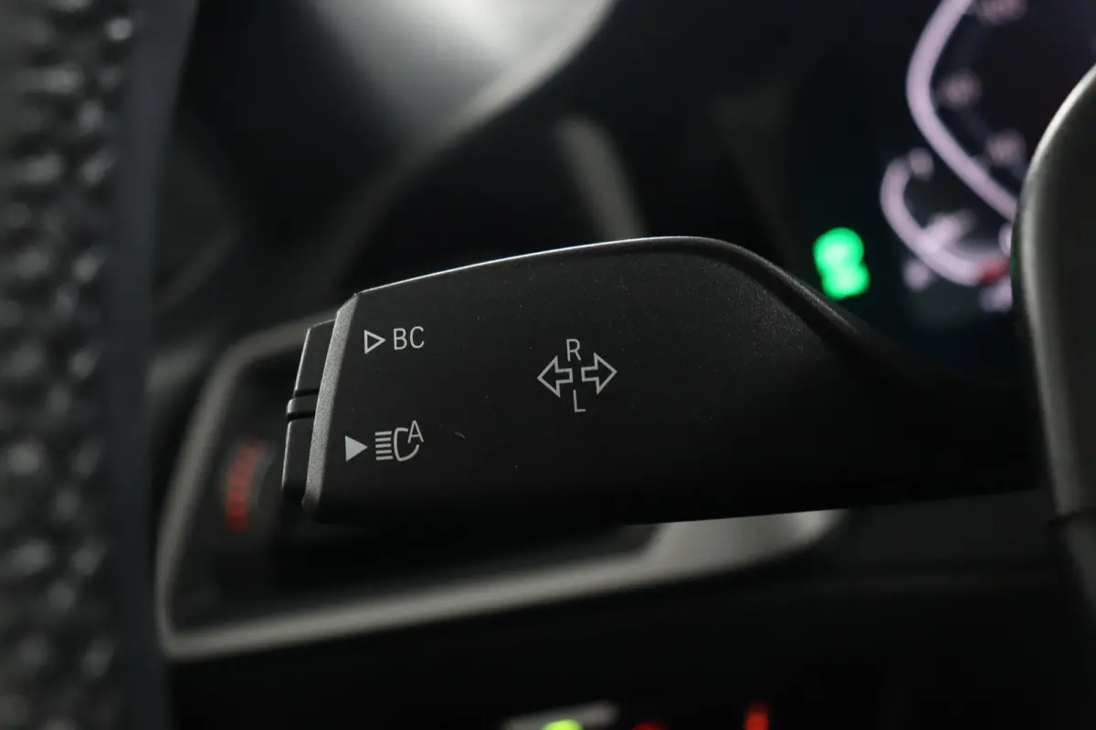 320e Business Edition Plus | SOH 89% | M Sportstuur | M Shadow Line | M Hemelbekleding Anthrazit | Stoelverwarming | Camera | HiFi Systeem | Leder |