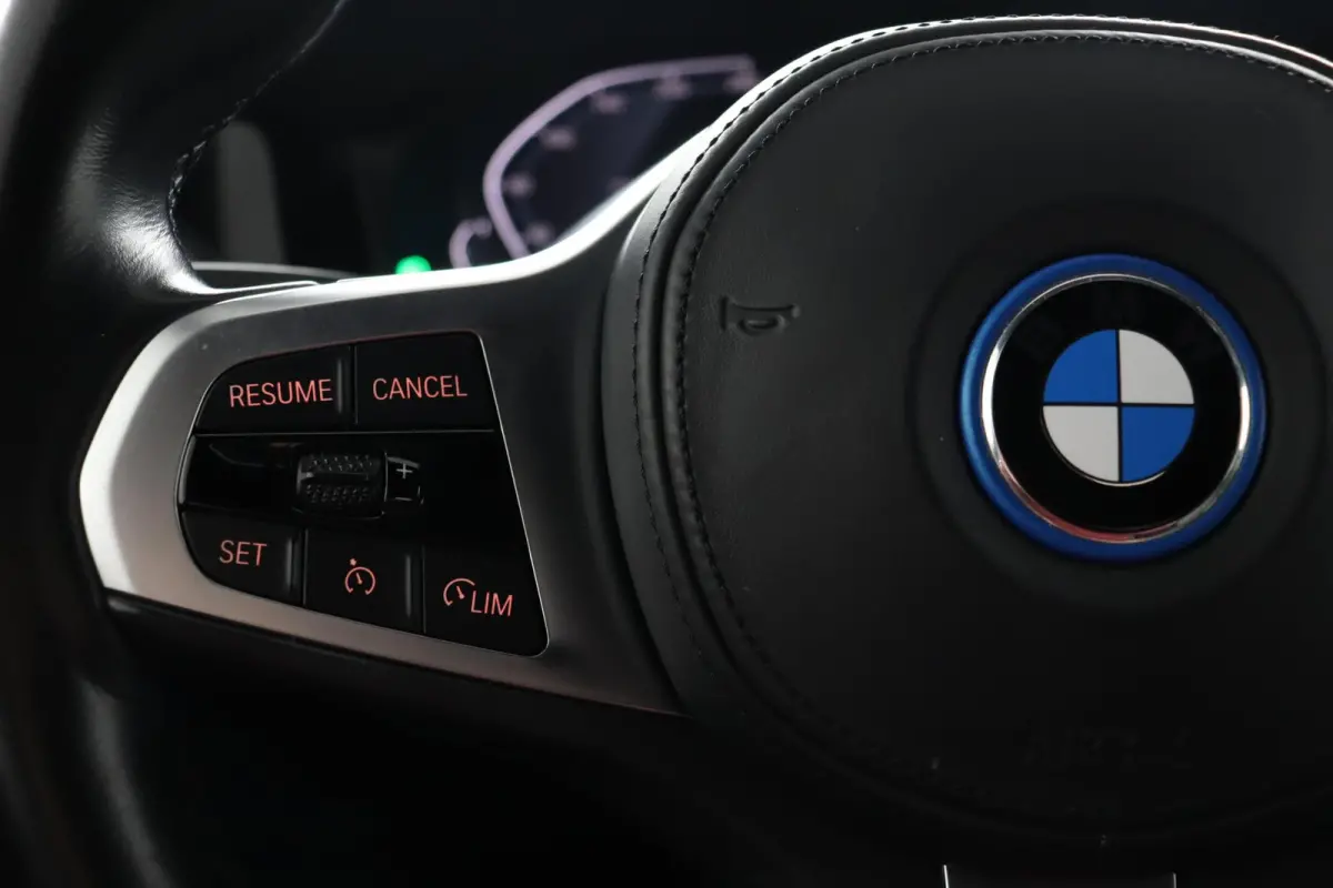 320e Business Edition Plus | SOH 89% | M Sportstuur | M Shadow Line | M Hemelbekleding Anthrazit | Stoelverwarming | Camera | HiFi Systeem | Leder |