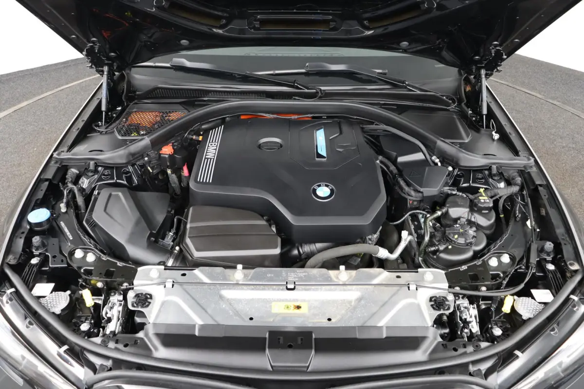 320e Business Edition Plus | SOH 89% | M Sportstuur | M Shadow Line | M Hemelbekleding Anthrazit | Stoelverwarming | Camera | HiFi Systeem | Leder |