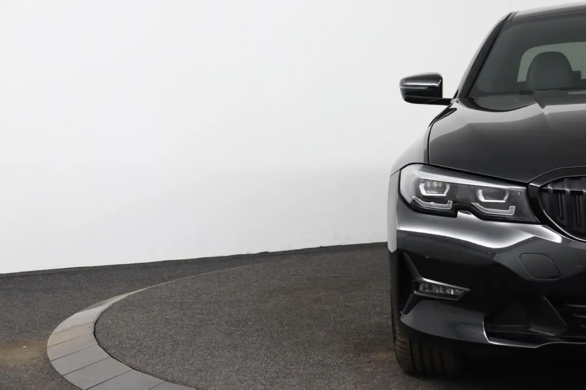 320e Business Edition Plus | SOH 89% | M Sportstuur | M Shadow Line | M Hemelbekleding Anthrazit | Stoelverwarming | Camera | HiFi Systeem | Leder |