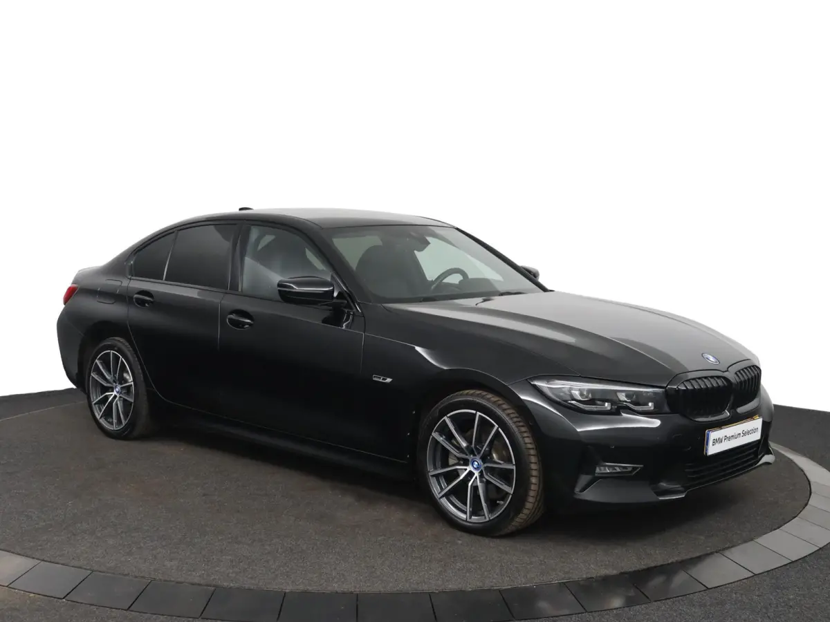 320e Business Edition Plus | SOH 89% | M Sportstuur | M Shadow Line | M Hemelbekleding Anthrazit | Stoelverwarming | Camera | HiFi Systeem | Leder |