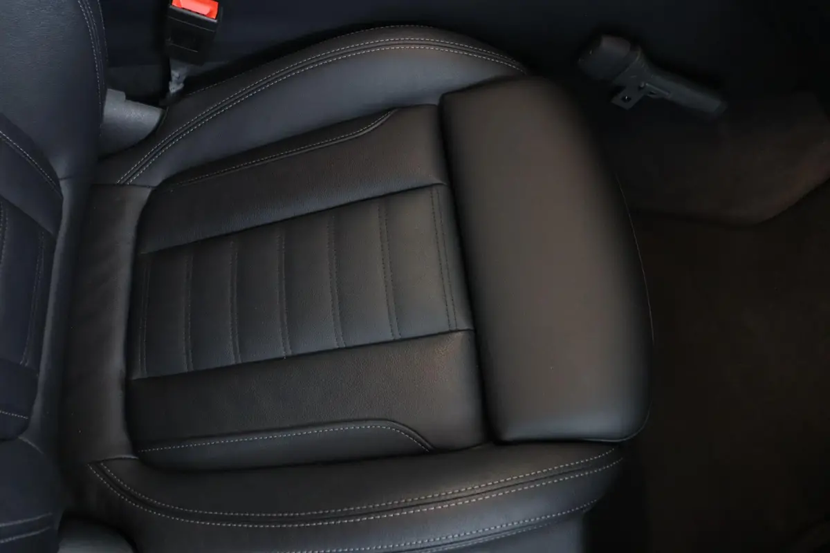 320e Business Edition Plus | SOH 89% | M Sportstuur | M Shadow Line | M Hemelbekleding Anthrazit | Stoelverwarming | Camera | HiFi Systeem | Leder |