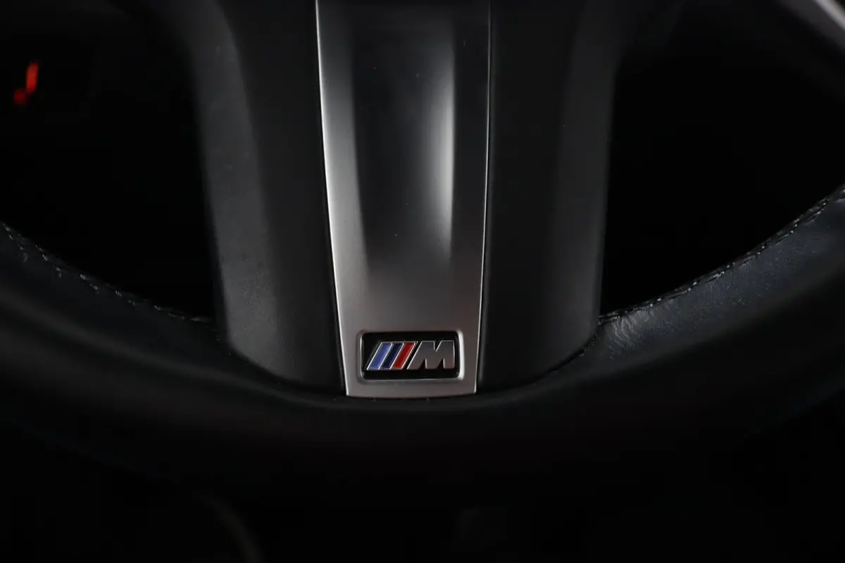 320e Business Edition Plus | SOH 89% | M Sportstuur | M Shadow Line | M Hemelbekleding Anthrazit | Stoelverwarming | Camera | HiFi Systeem | Leder |