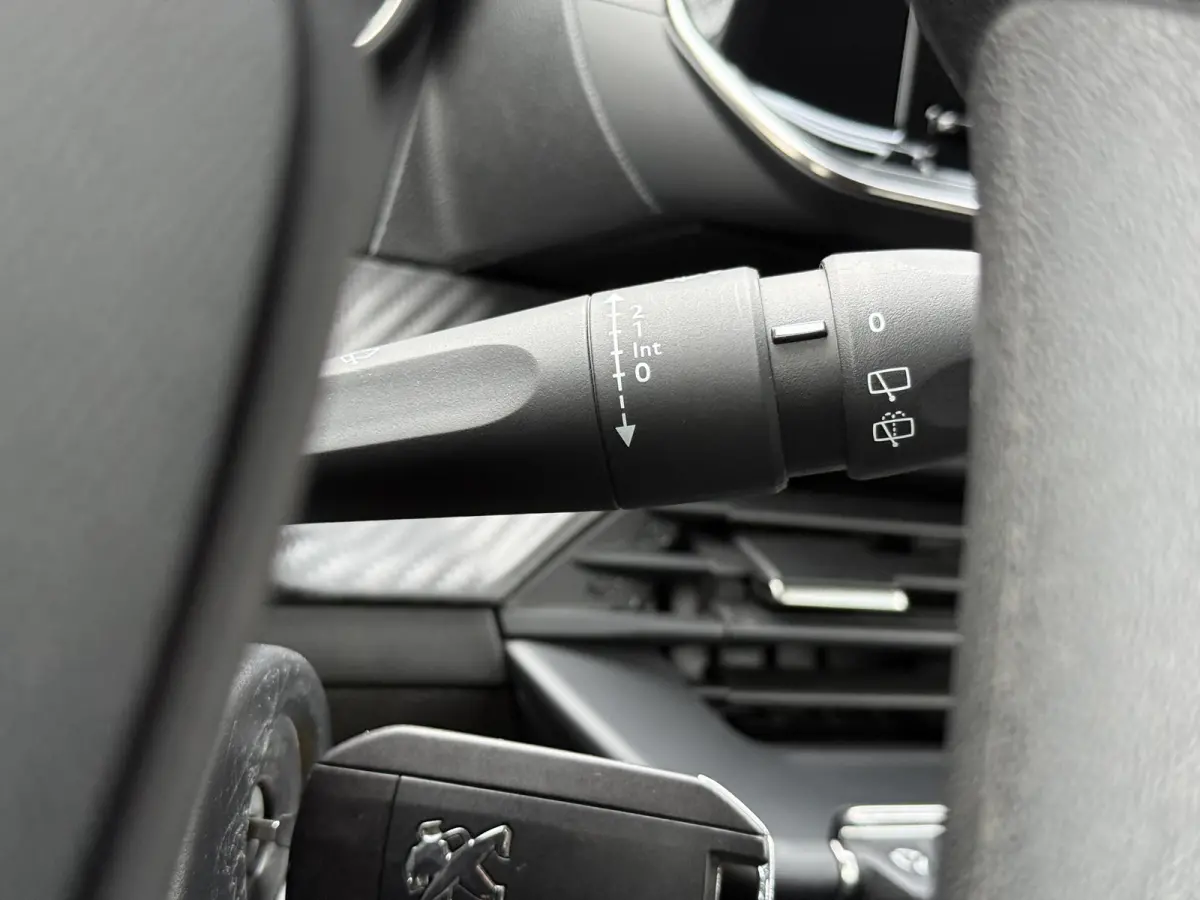 1.2 PureTech Like 1e Eigenaar,Apple Carplay/Android Auto,Camera,Navi,Clima,Cruise,Weinig Km,Zeer Zuinig,Apk tot 07-2027