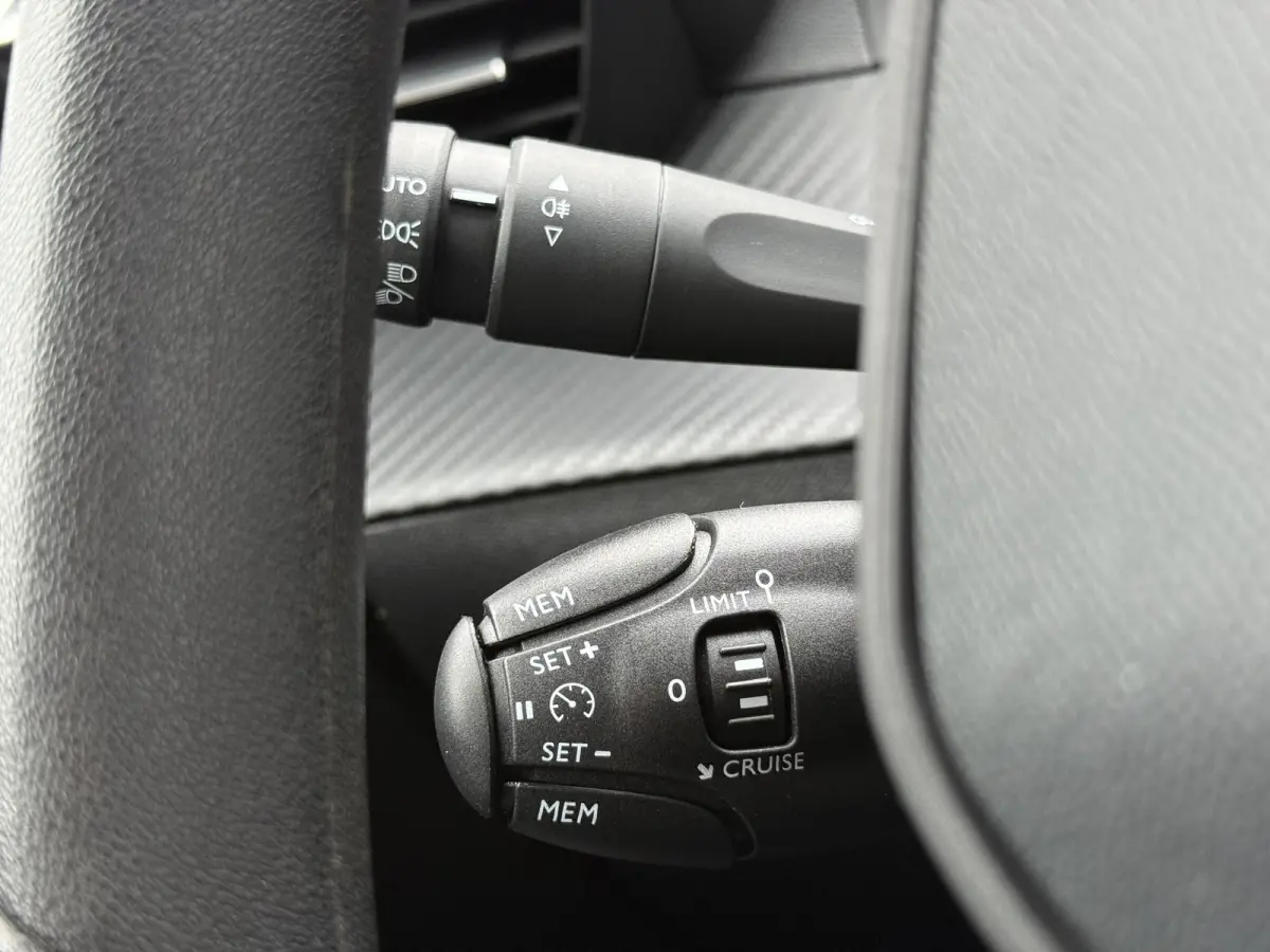 1.2 PureTech Like 1e Eigenaar,Apple Carplay/Android Auto,Camera,Navi,Clima,Cruise,Weinig Km,Zeer Zuinig,Apk tot 07-2027