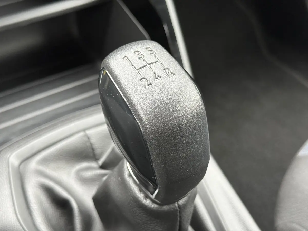 1.2 PureTech Like 1e Eigenaar,Apple Carplay/Android Auto,Camera,Navi,Clima,Cruise,Weinig Km,Zeer Zuinig,Apk tot 07-2027