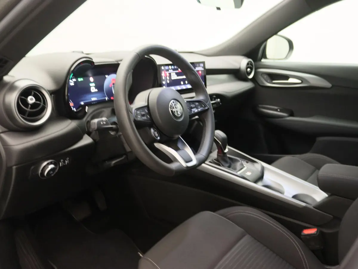 1.5T Hybrid Super | Climate control | Apple Carplay/Android Auto | 18" Lichtmetalen velgen