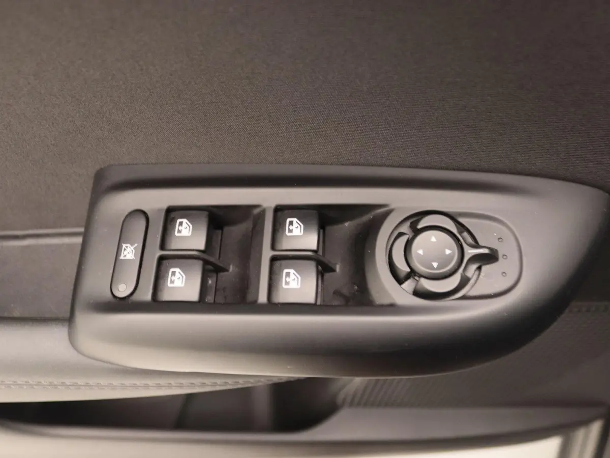 1.5T Hybrid Super | Climate control | Apple Carplay/Android Auto | 18" Lichtmetalen velgen