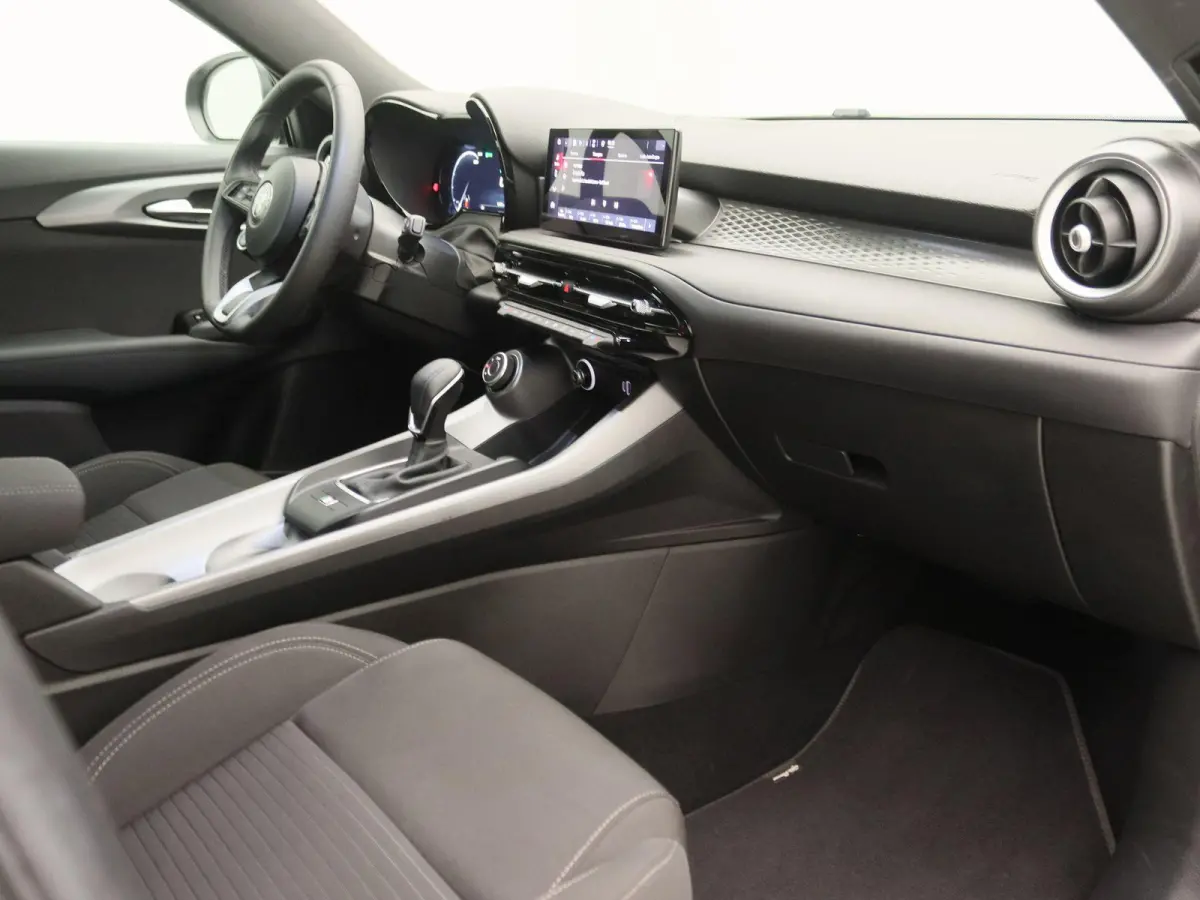 1.5T Hybrid Super | Climate control | Apple Carplay/Android Auto | 18" Lichtmetalen velgen