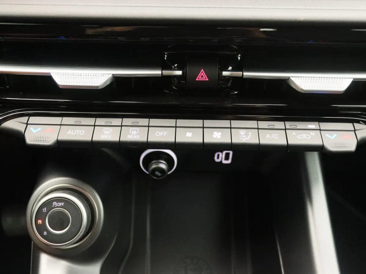 1.5T Hybrid Super | Climate control | Apple Carplay/Android Auto | 18" Lichtmetalen velgen