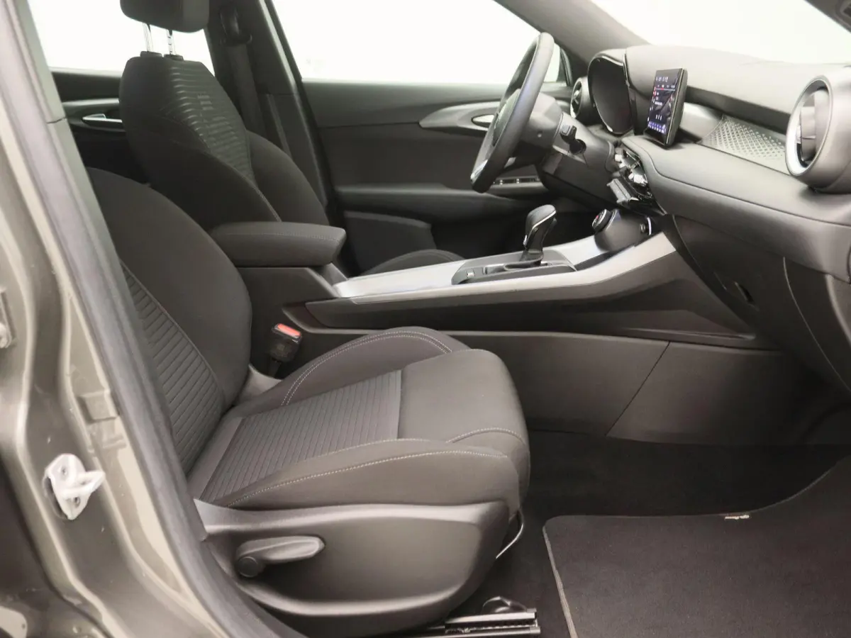 1.5T Hybrid Super | Climate control | Apple Carplay/Android Auto | 18" Lichtmetalen velgen