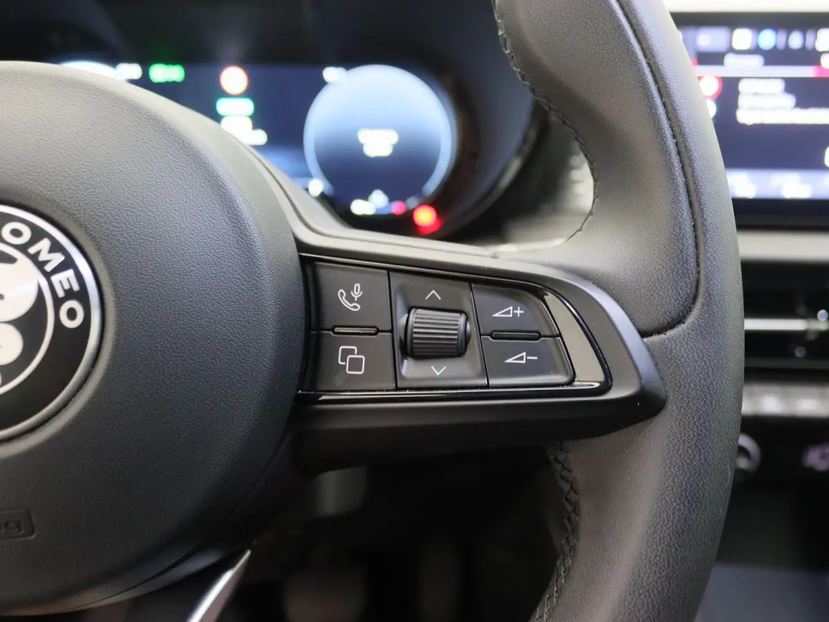 1.5T Hybrid Super | Climate control | Apple Carplay/Android Auto | 18" Lichtmetalen velgen