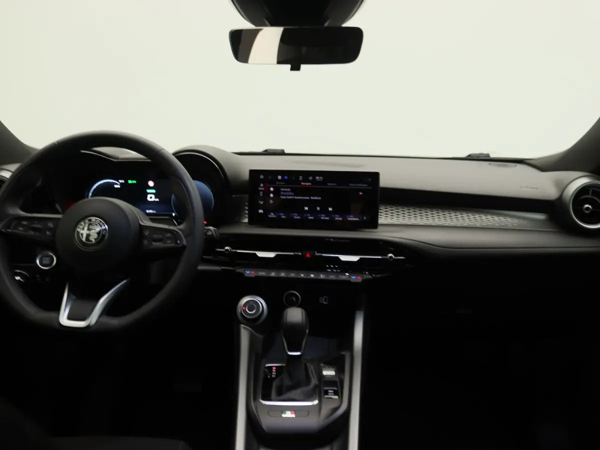 1.5T Hybrid Super | Climate control | Apple Carplay/Android Auto | 18" Lichtmetalen velgen