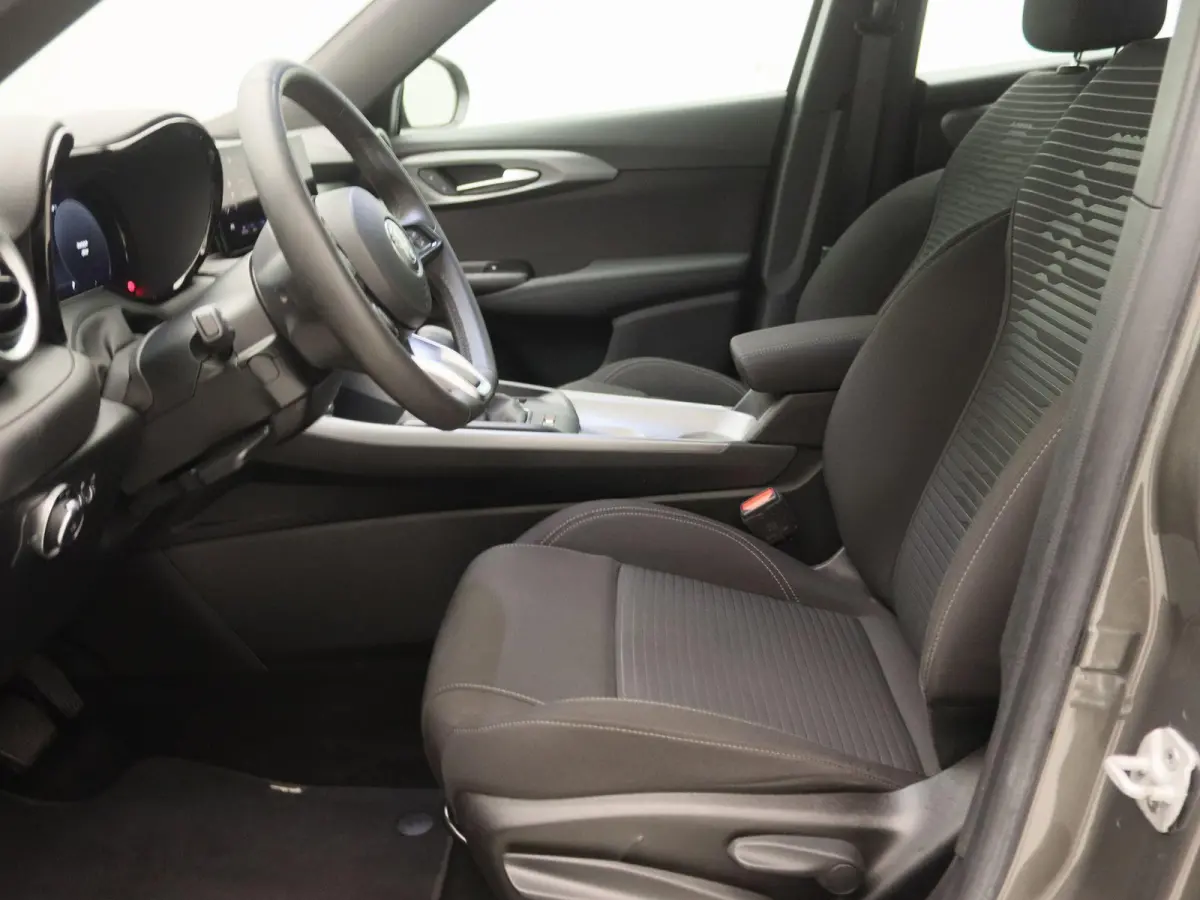 1.5T Hybrid Super | Climate control | Apple Carplay/Android Auto | 18" Lichtmetalen velgen