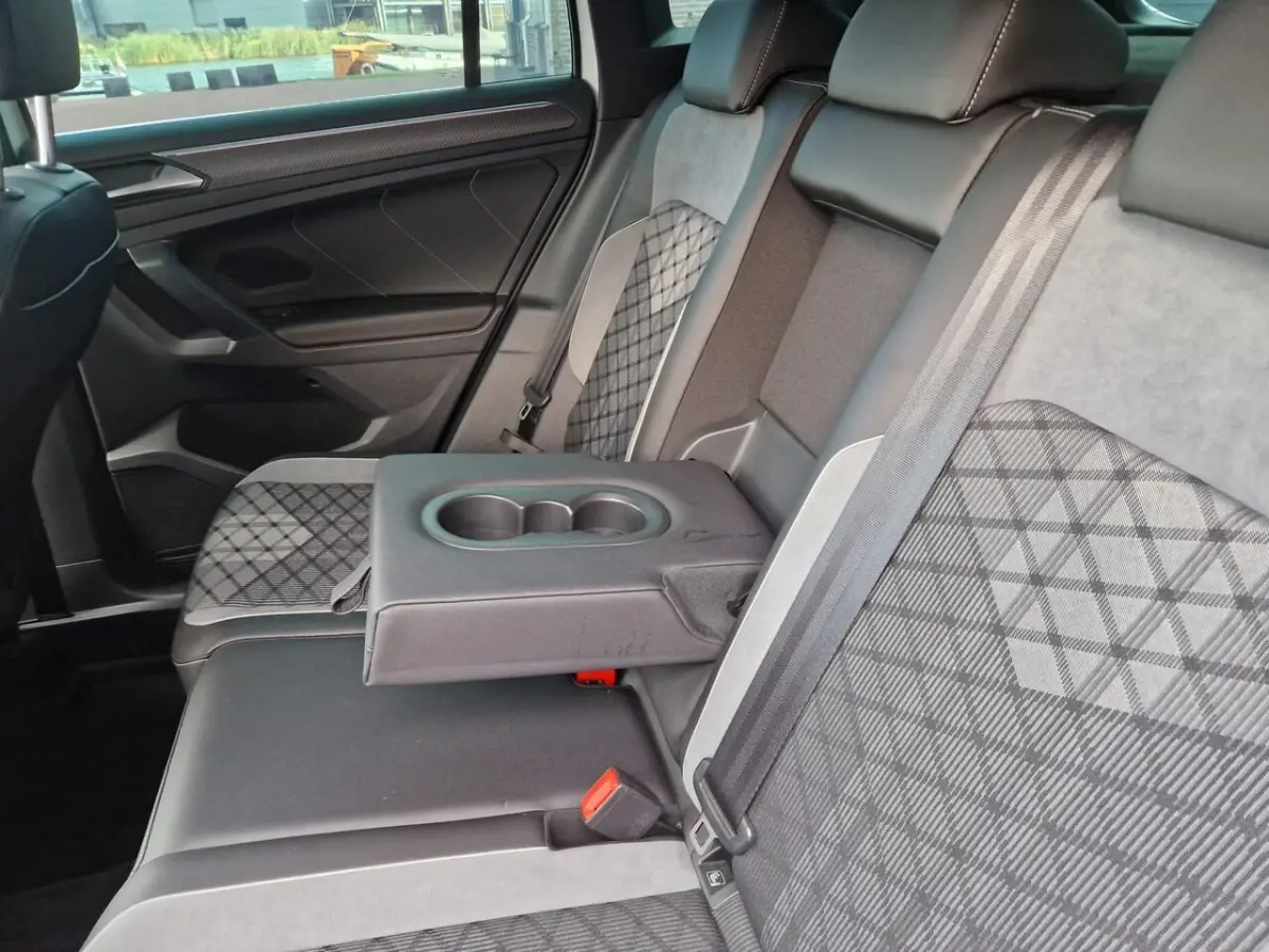 1.5 TSI R-Line Business+ 12MND BOVAG GAR | E-TREKHAAK| ACC | STUUR/STOEL VERW | CAMERA | L