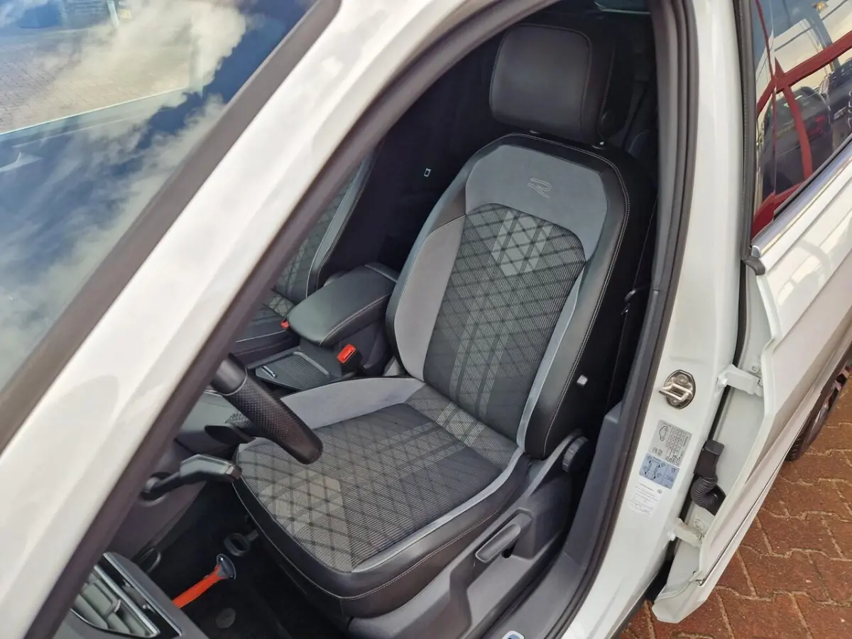 1.5 TSI R-Line Business+ 12MND BOVAG GAR | E-TREKHAAK| ACC | STUUR/STOEL VERW | CAMERA | L