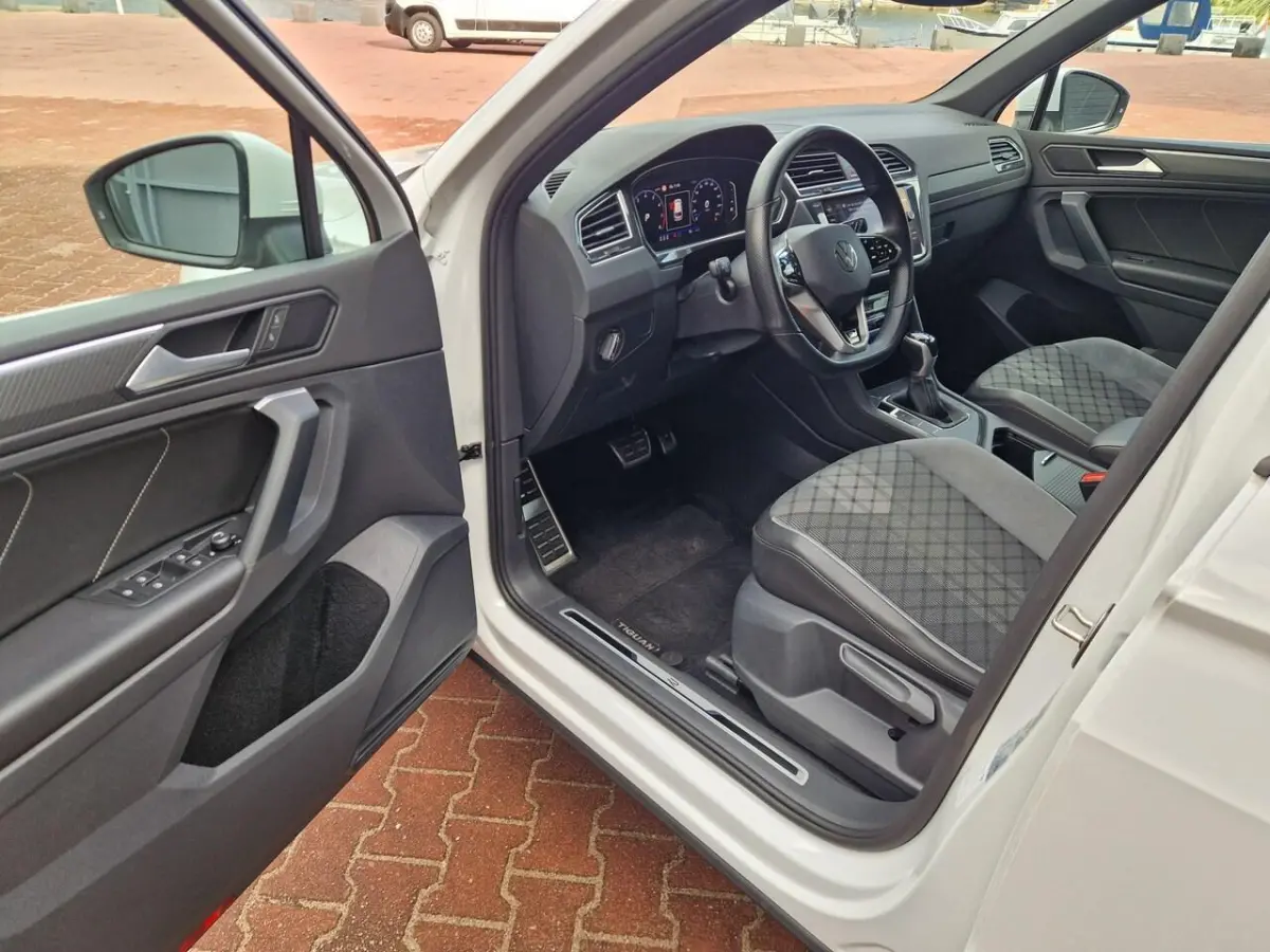 1.5 TSI R-Line Business+ 12MND BOVAG GAR | E-TREKHAAK| ACC | STUUR/STOEL VERW | CAMERA | L