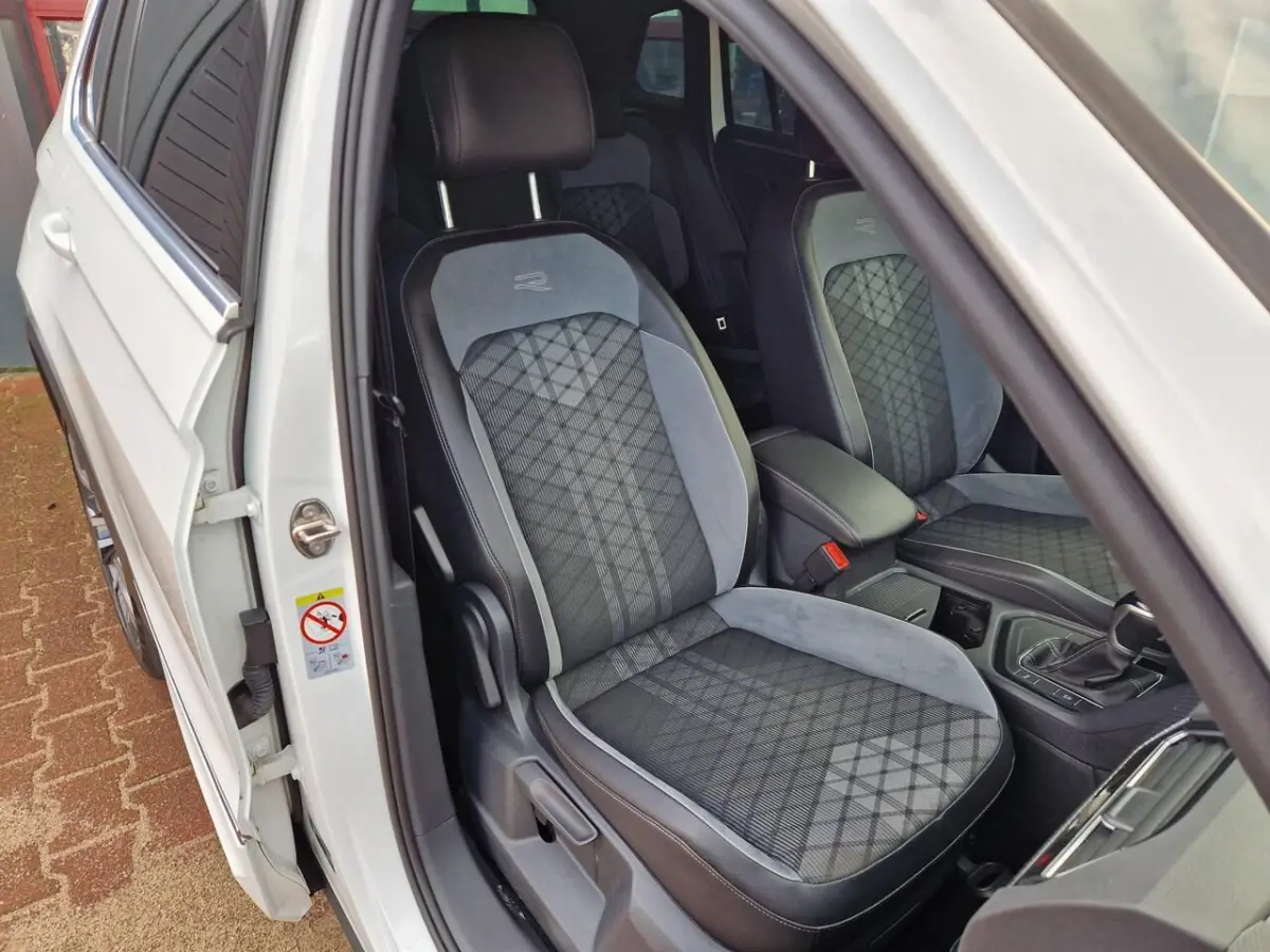 1.5 TSI R-Line Business+ 12MND BOVAG GAR | E-TREKHAAK| ACC | STUUR/STOEL VERW | CAMERA | L